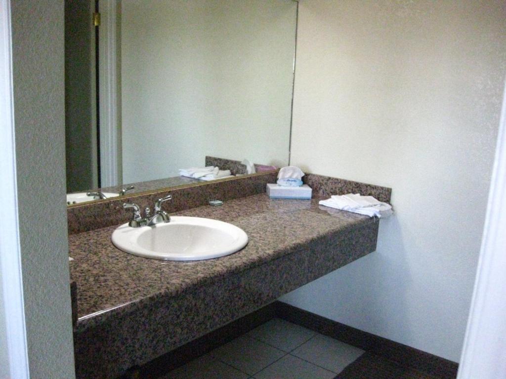 Desert Inn Motel Барстоу Номер фото